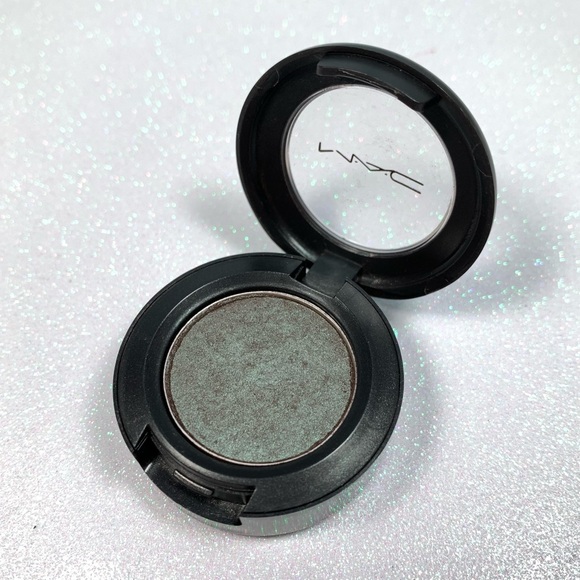 MAC Eyeshadow Club - Picture 1 of 7